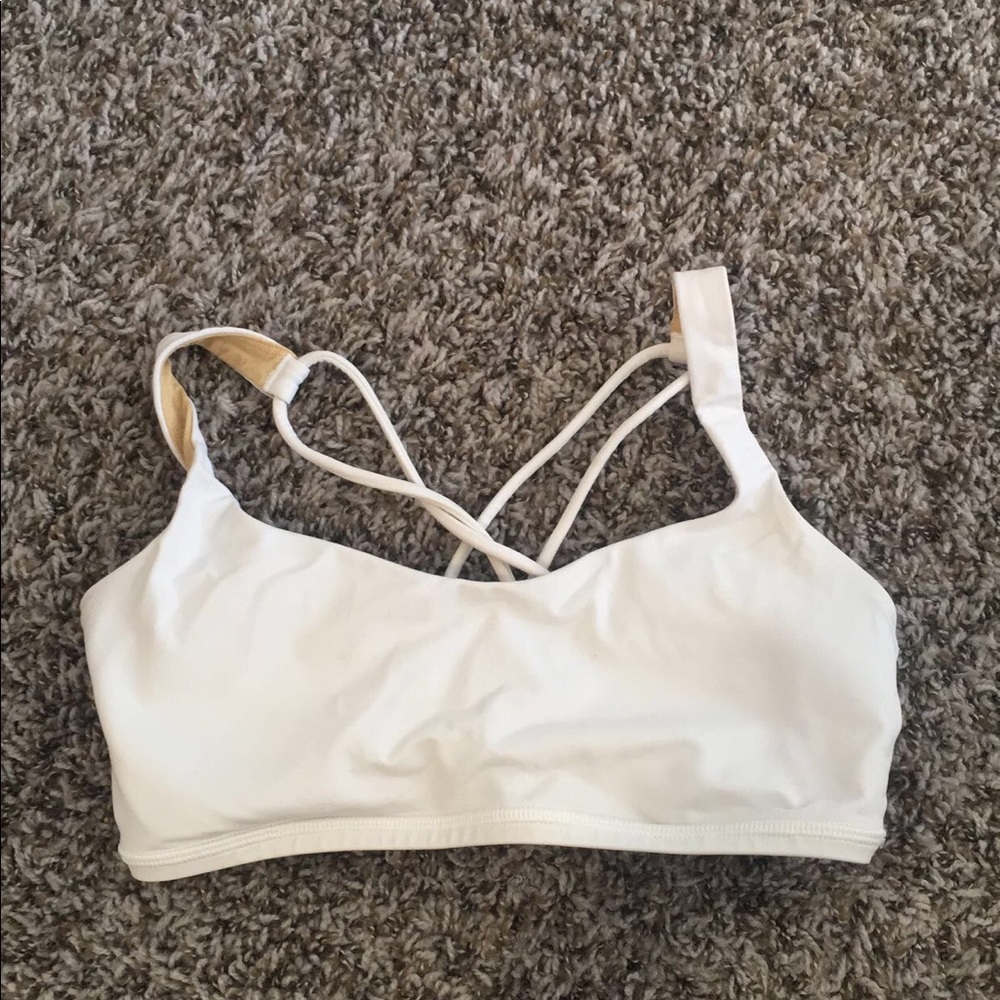 White lululemon sports bra